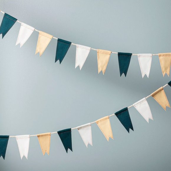 TARGET HEARTH AND HAND WITH MAGNOLIA MINI FLAGS GARLAND 1PK - Picture 2 of 5